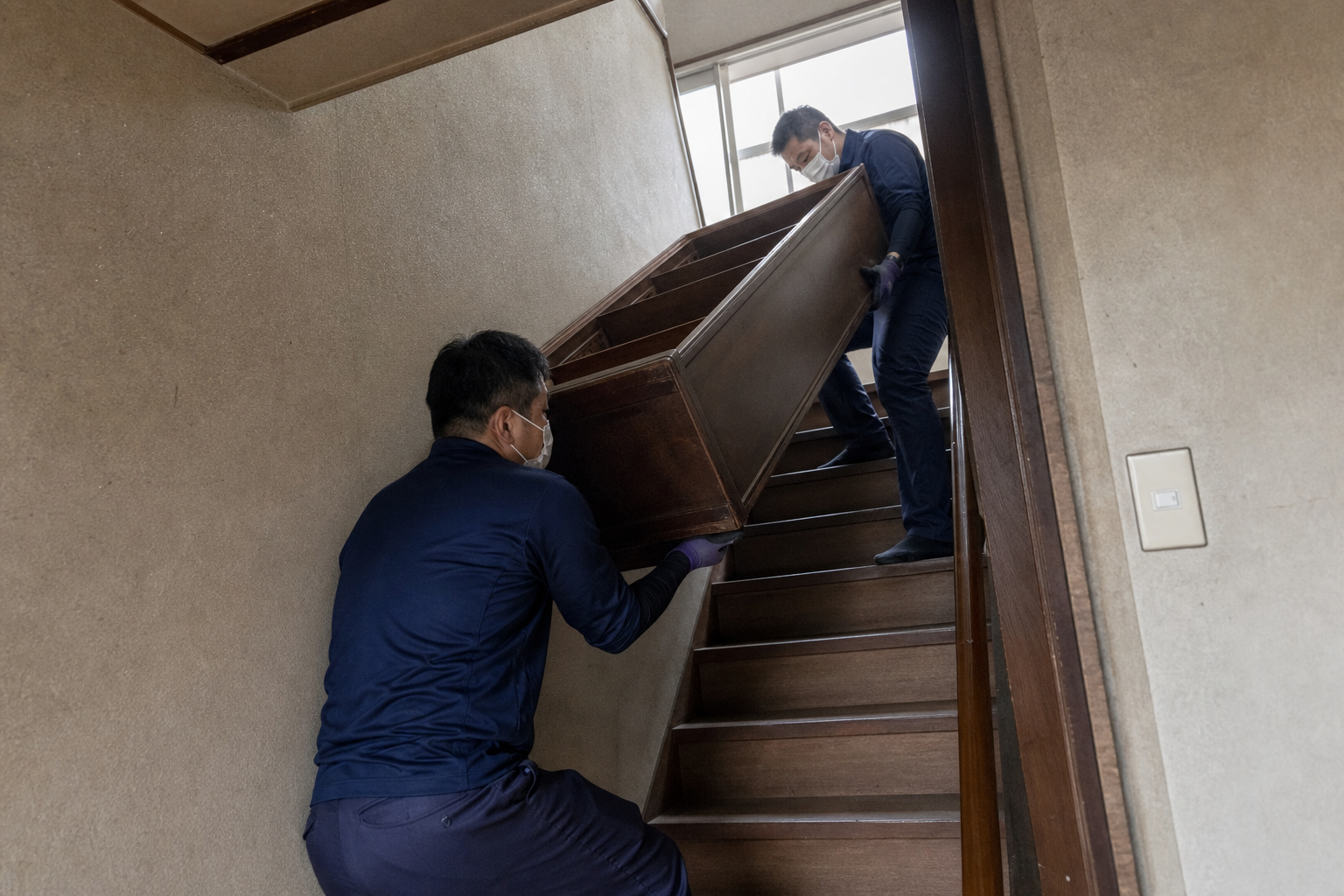 家具を動かして搬出